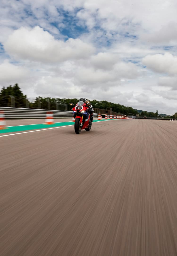 TrackMate Pain Points - Background image