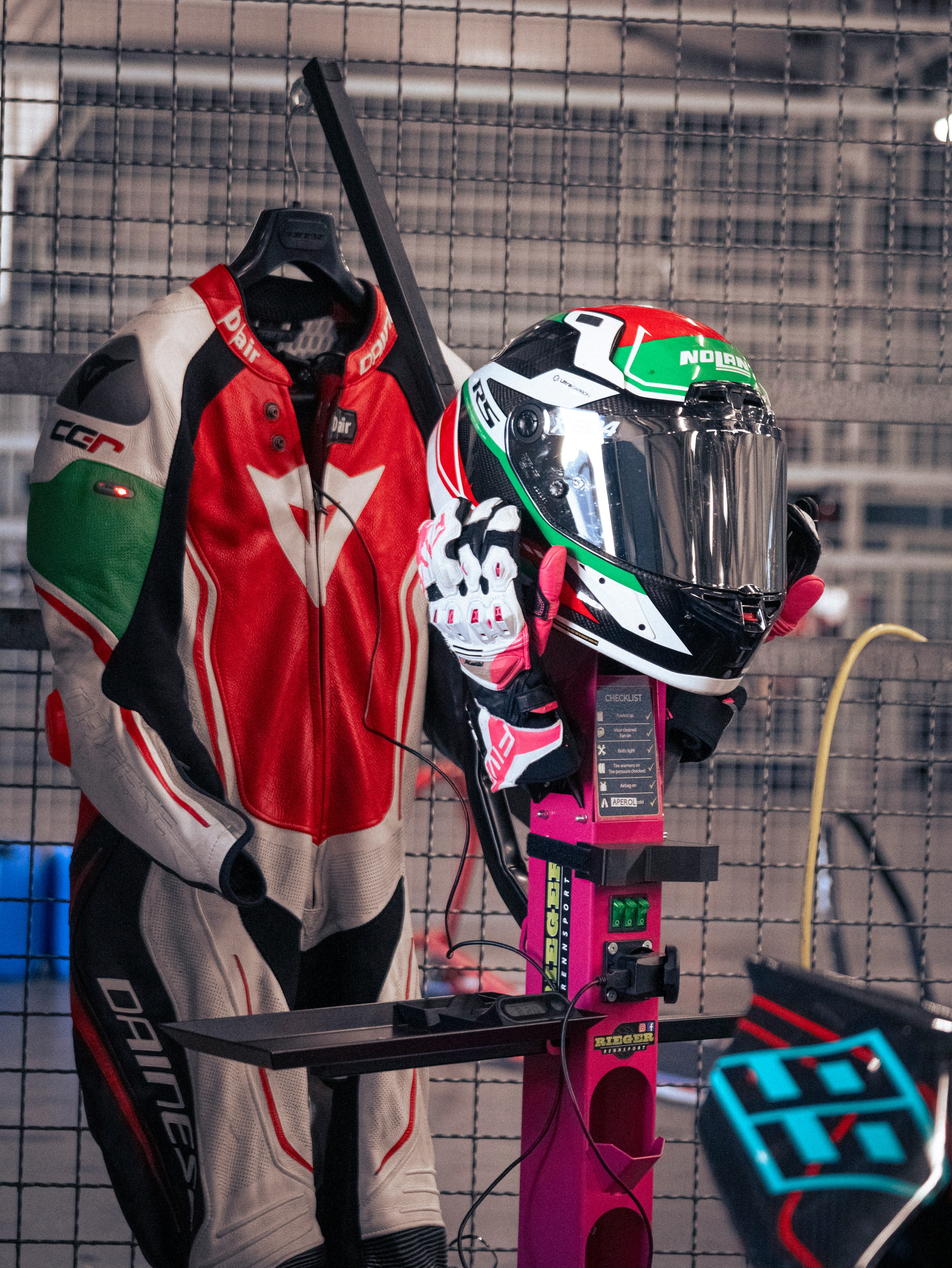 Moto de sport sur circuit lors d'une session track day