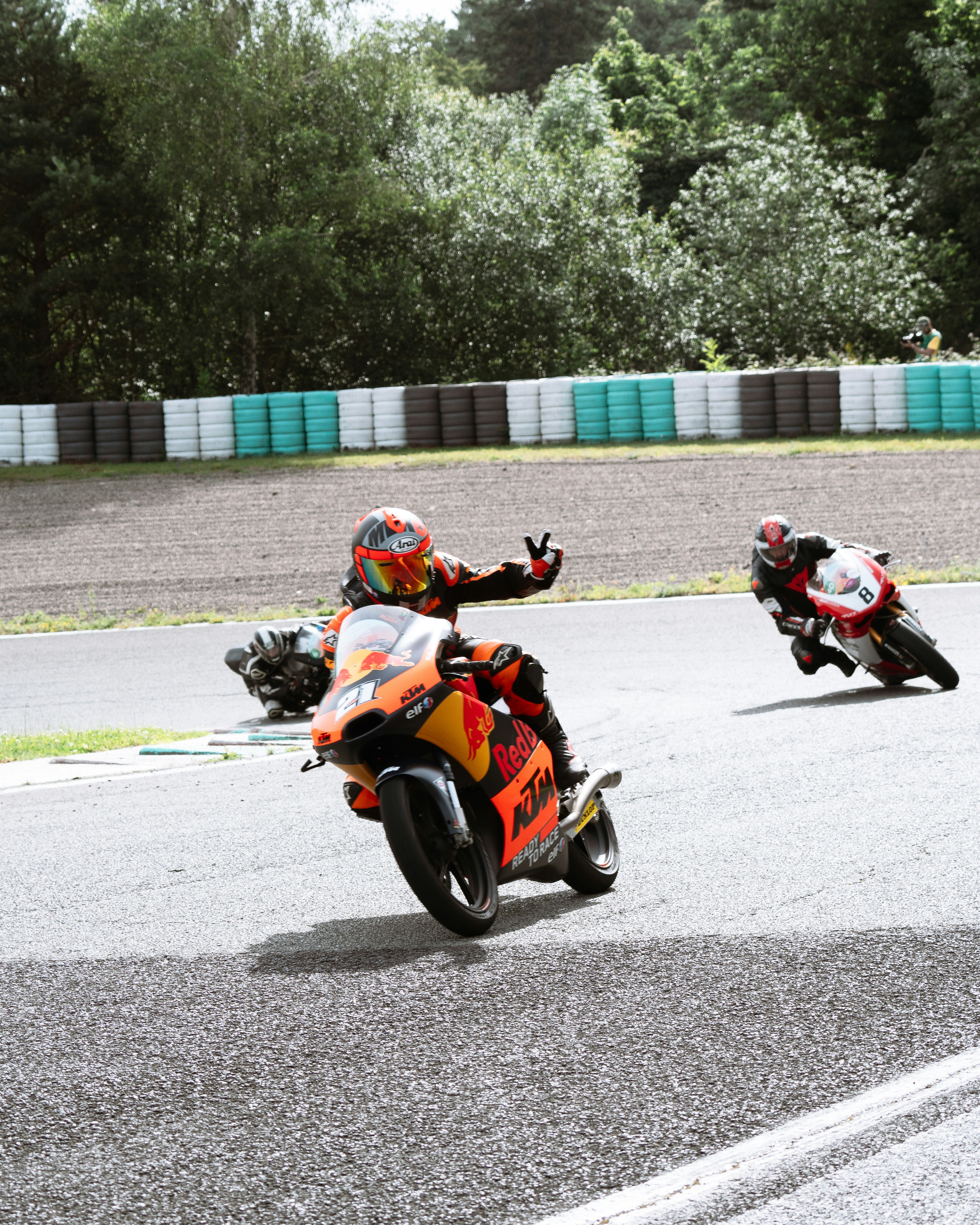 Virages serrés d'un circuit de moto